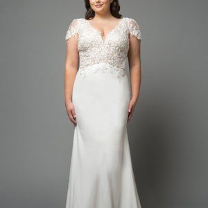 MODERN PLUS SIZE  WEDDING DRESS